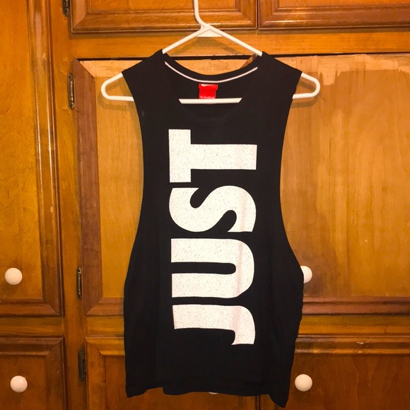 Nike muscle tank size XS but will fit up to size medium - Picture 2 of 3